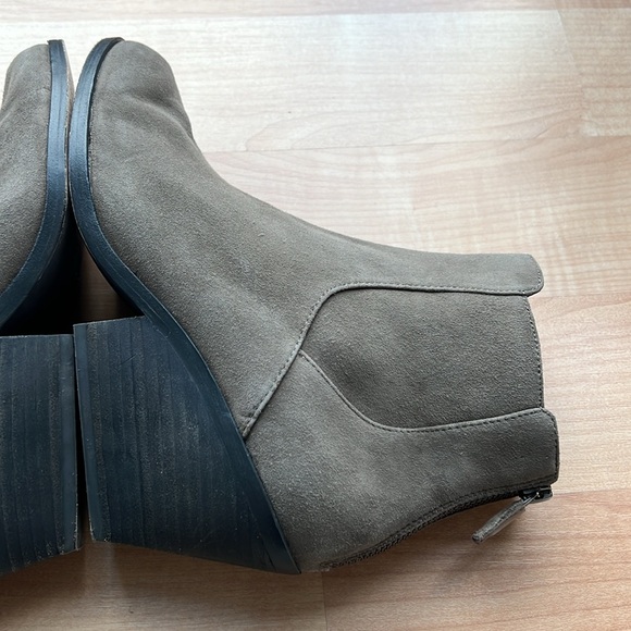 Eileen Fisher Peer Suede Ankle Bootie in Shadow Size 9 - Picture 10 of 17